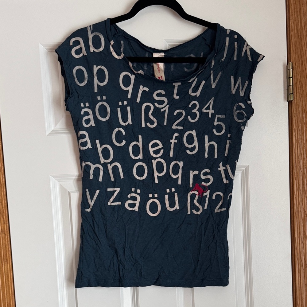 EUC Umsteigen Bamboo Alphabet Print Navy T-Shirt size XL